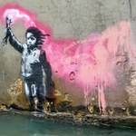 Kontrowersyjny ruch w Wenecji. Mural Banksy'ego zniknął z fasady pałacu