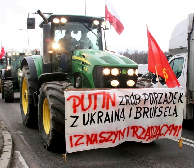 Kontrowersyjny transparent na rolniczym proteście w Śląskiem /foto: Dawid Machecki/nowiny.pl/East News /