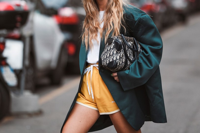 Kontrowersyjny trend zawładnie szafami. „Dad shorts” są letnim hitem