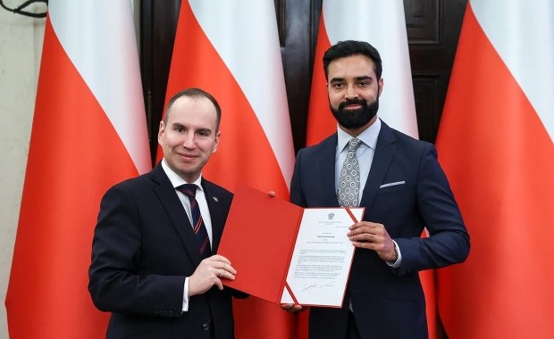 Kontrowersyjny youtuber nie opuści prezydenckiej rady