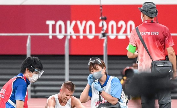 Kontuzja łydki wyeliminowała go z półfinału w Tokio. Marcina Lewandowskiego może czekać operacja