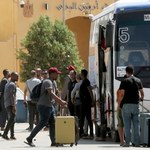 Konwój autobusów. USA ewakuują swoich obywateli z Sudanu