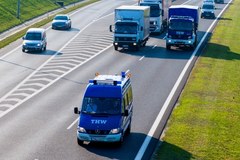 Konwój niebieskich ciężarówek przejedzie przez Polskę