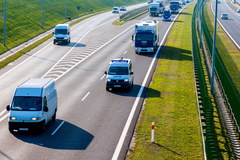 Konwój niebieskich ciężarówek przejedzie przez Polskę