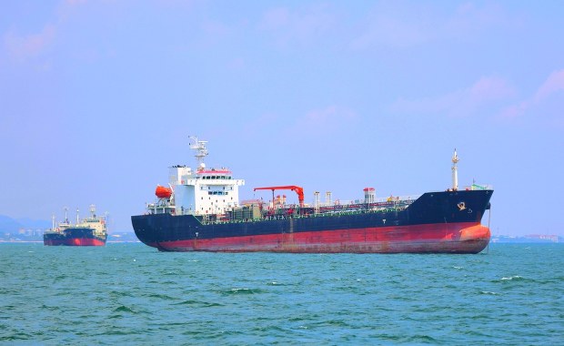 Konwój tankowców przepływa przez Cieśninę Ormuz