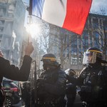 "Konwój wolności" w Paryżu. Policja użyła gazu łzawiącego
