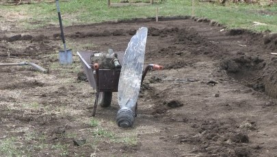 Kopał dół pod fundamenty domu, znalazł wrak samolotu. Niesamowite odkrycie pod Krosnem 