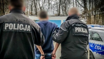 Kopali 20-latka po całym ciele i to nagrywali. Cztery osoby zatrzymane
