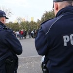 Kopali i szarpali policjantów podczas starć w Koninie. Trzech mężczyzn z zarzutami