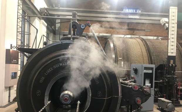 Kopalnia Ignacy. Zobacz, jak działa maszyna wyciągowa sprzed 100 lat