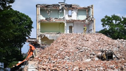 Koparka przewróciła się w centrum Kielc. Zginął operator 