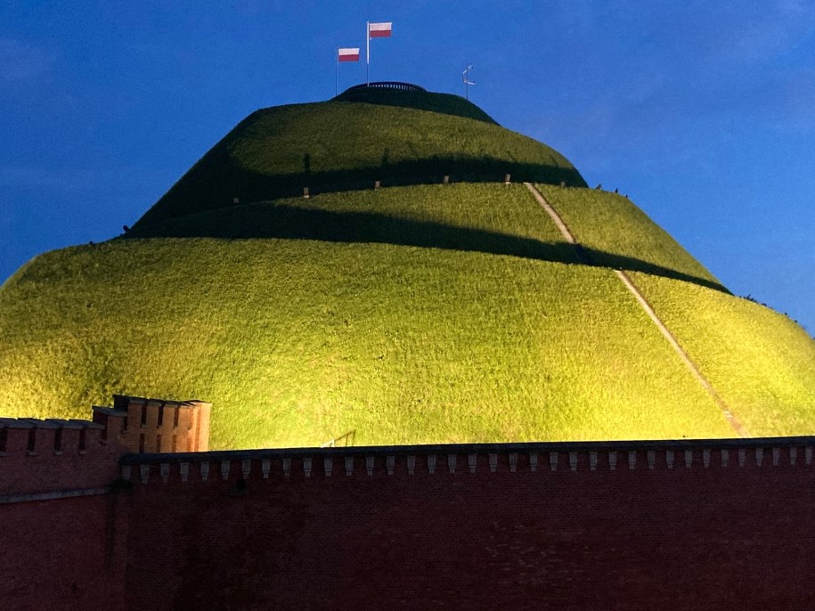 Kopiec Kościuszki po zmroku /Jacek Skóra /RMF FM