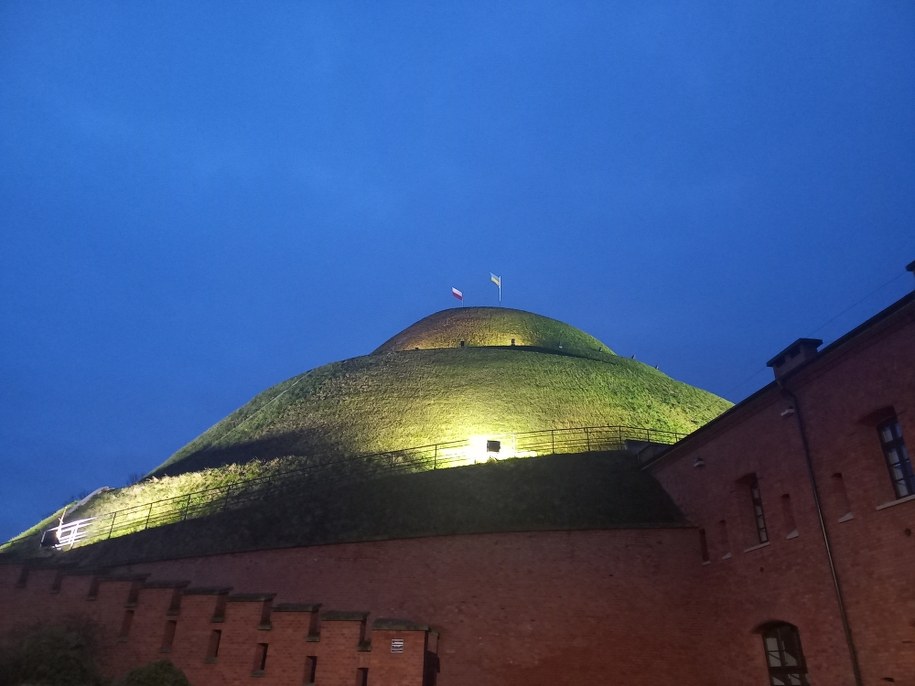 Kopiec Kościuszki wieczorem /Małgorzata Wosion /RMF24