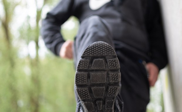 Kopnął 90-latkę w twarz i okradł. Brutalny atak we Wrocławiu