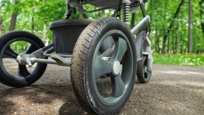 Kopnęła wózek z niemowlakiem. Zaatakowała jego matkę