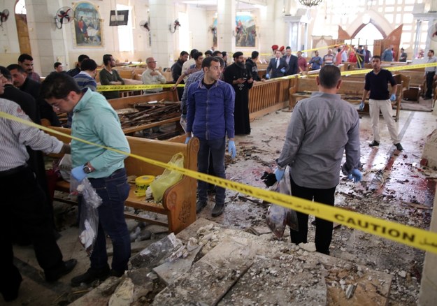 Koptyjski kościół w Tancie tuż po zamachu w Niedzielę Palmową /KHALED ELFIQI   /PAP/EPA