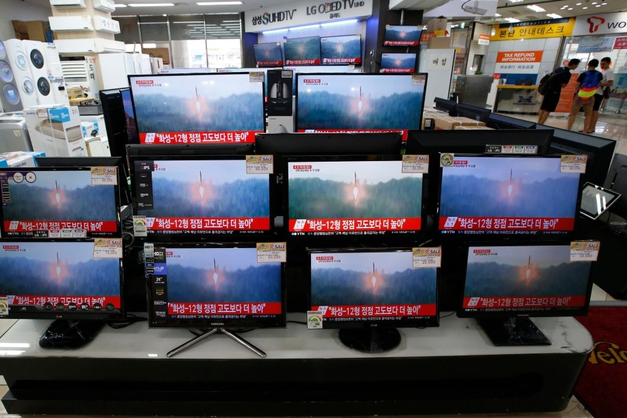 Korea Płn. ogłosiła we wtorek, że przeprowadziła pierwszą udaną próbę międzykontynentalnego pocisku balistycznego /PAP/EPA/JEON HEON-KYUN /PAP/EPA