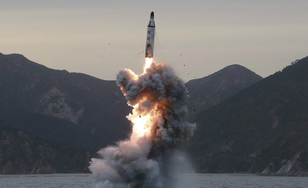 Korea Północna o próbach rakietowych: Ćwiczono potencjalne ataki na bazy USA