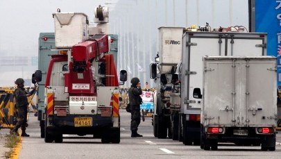 Korea Północna ogłasza "quasi-stan wojenny" 