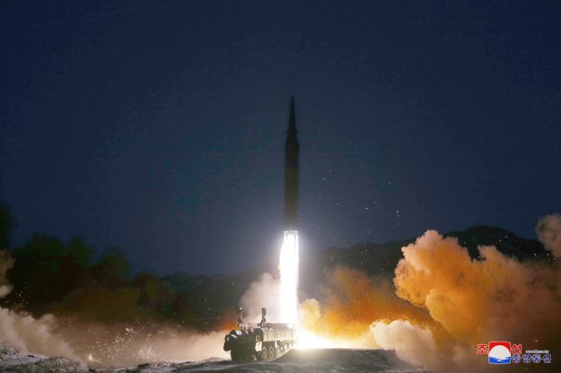 Korea Północna: Próba pocisku hipersonicznego zakończyła się sukcesem /KCNA /PAP/EPA