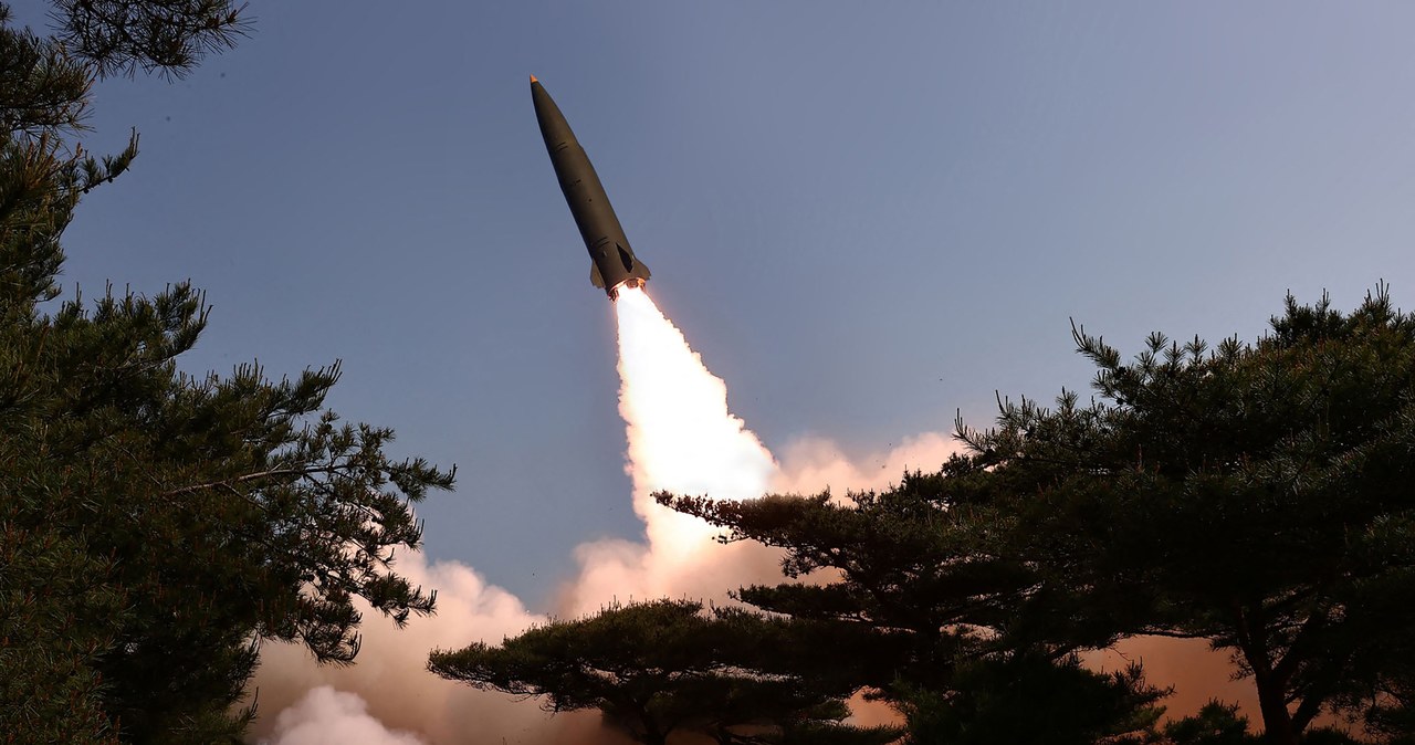 Korea Północna przeprowadziła kolejny test pocisku balistycznego /AFP PHOTO / KCNA VIA KNS /AFP