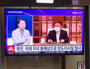 Korea Północna raportuje pierwszy zgon na COVID-19. Kim Dzong Un założył maseczkę