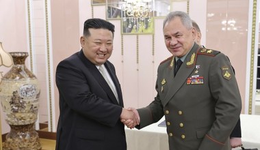 Korea Północna wspiera Rosję. Kim sfotografował się z Szojgu