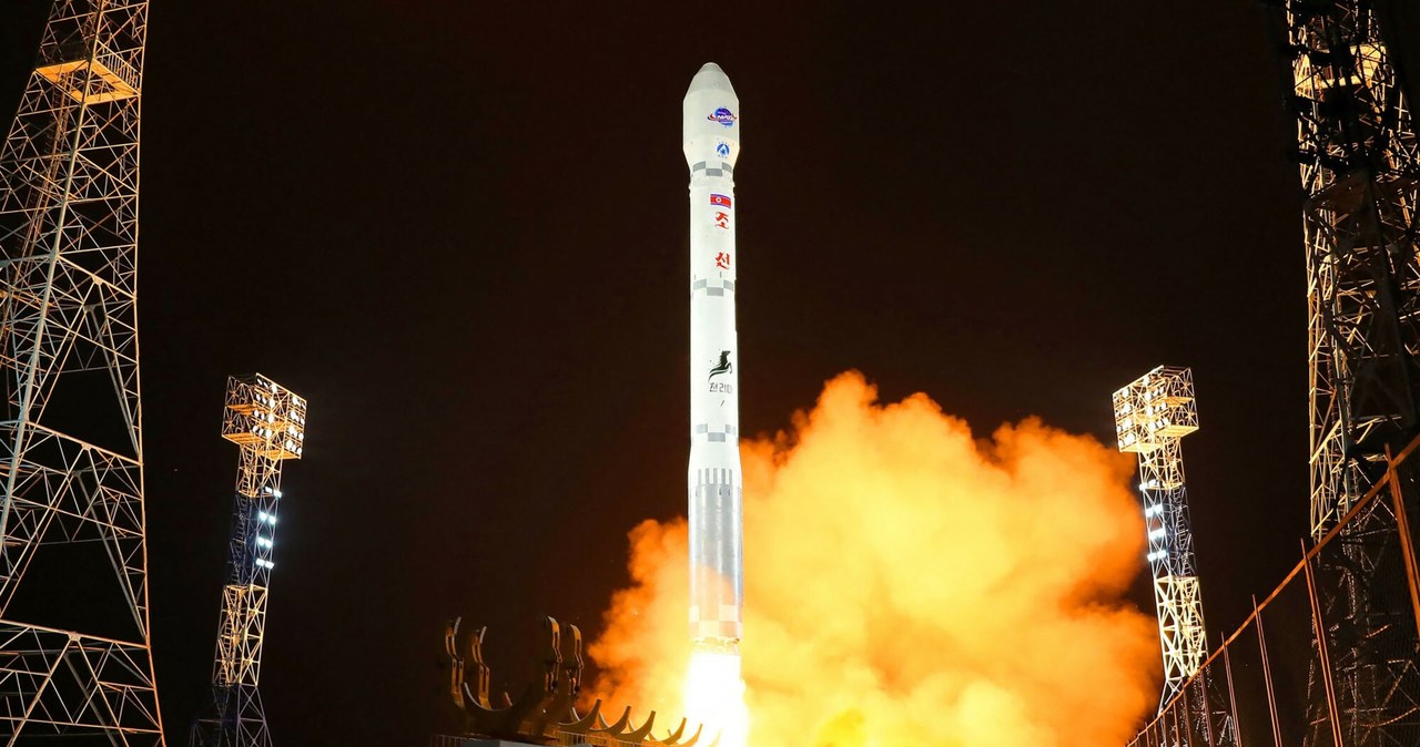 Korea Północna wystrzeliła satelitę rozpoznawczego Malligyong-1 /STR/AFP/East News /East News