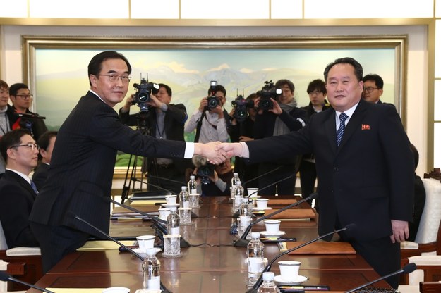 Korea Południowa rozmawia z Koreą Północną w "wiosce rozejmowej" /JUNG YEON-JE /PAP/EPA