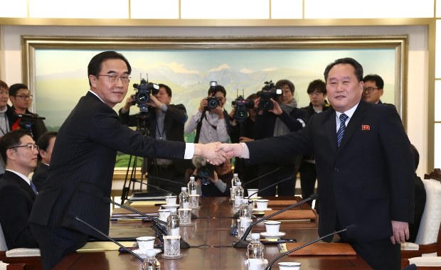 Korea Południowa rozmawia z Koreą Północną w "wiosce rozejmowej" 