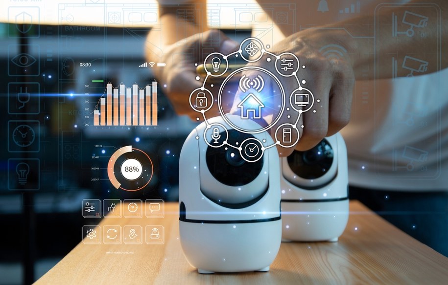 Korea Południowa w szoku: 120 tysięcy kamer domowych zhakowanych przez cyberprzestępców /Shutterstock