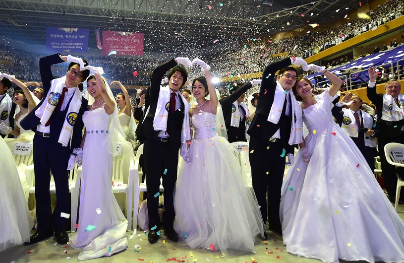 Korea Południowa: Zbiorowy ślub członków sekty Moona /AFP