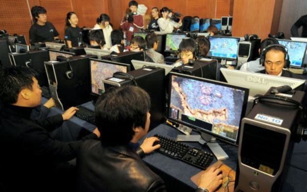 Koreański rząd i tamtejsi producenci gier spotkają się w sądzie. Wszystko przez "troskę" o graczy /AFP
