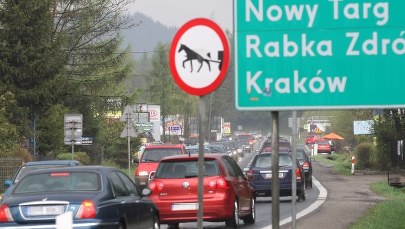 Korek-gigant na zakopiance. Turyści wcześniej wracają z majówki