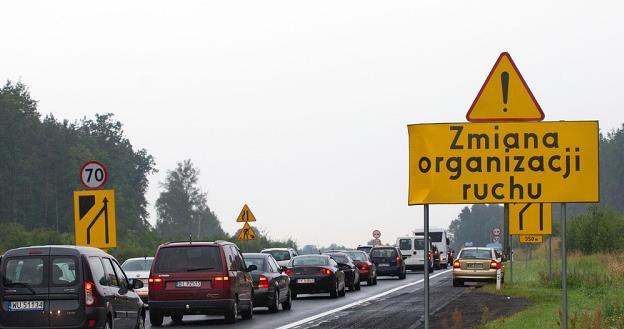 Korek i zwężenie drogi. Jak jechać? / Fot: Lech Gawuc /Reporter