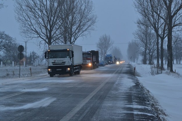 Korek na krajowej jedynce, gdzie nad ranem doszło do wypadku autokaru /Paweł Balinowski /RMF FM