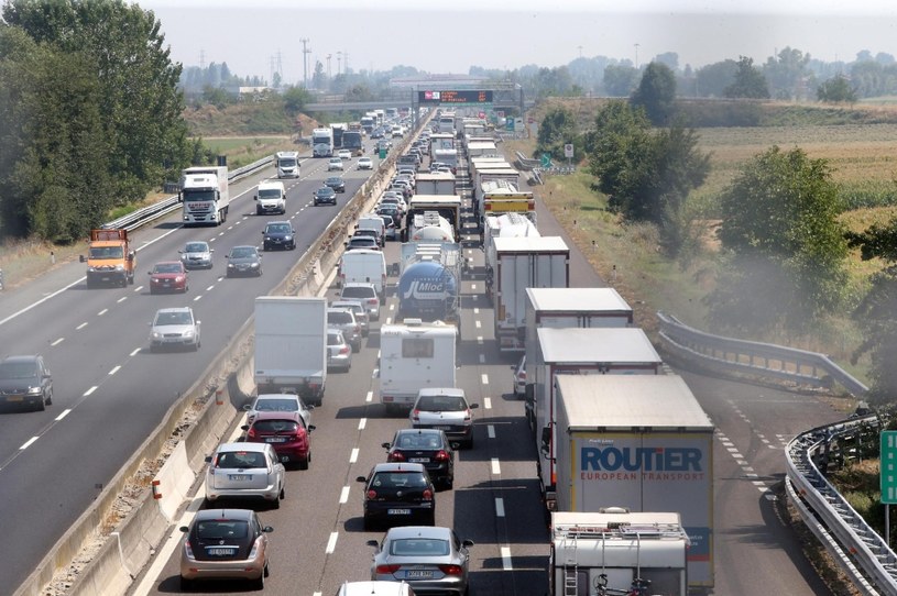 Korek na włoskiej autostradzie A1 (zdj. ilustracyjne) /MATTEO BAZZI    /PAP/EPA