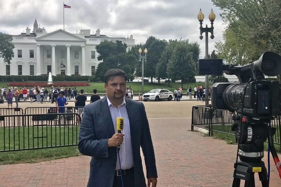 Korespondent RMF FM w USA Paweł Żuchowski przed Białym Domem /Paweł Żuchowski /RMF FM