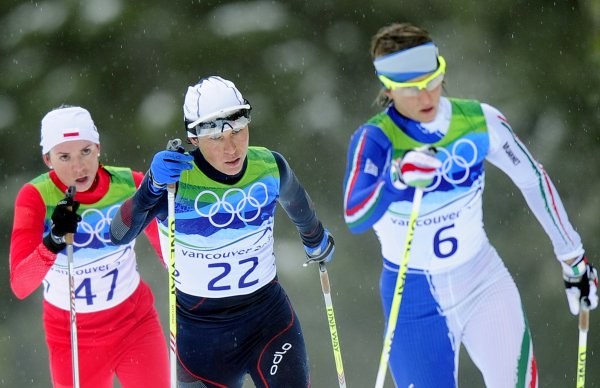 Kornelia Marek (z lewej) podczas biegu na 30 km w Vancouver. /AFP