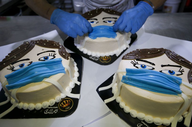 Korona-tort przygotowany przez cukiernika ze Strefy Gazy /AFP