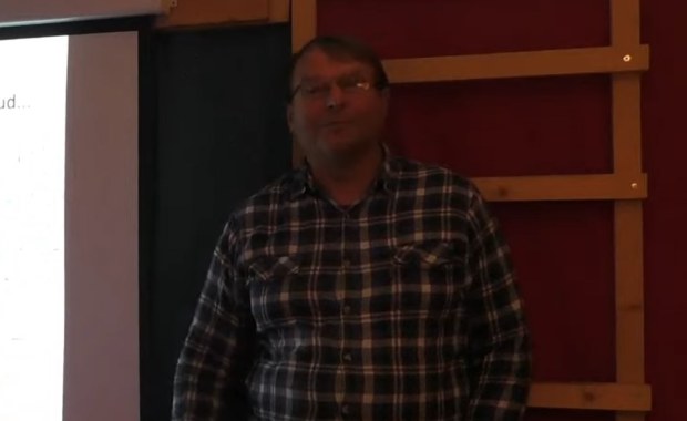 Koronasceptyk zmarł na Covid-19. Norweska policja szuka uczestników spotkań, które organizował