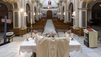 Koronawirus: "Hiszpania traci wiarę w środku epidemii"