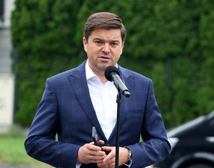 Koronawirus i obostrzenia w Polsce. Przed końcem wakacji będą nowe rekomendacje MZ
