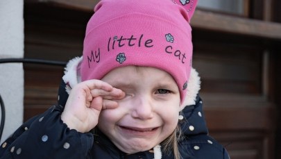 Koronawirus przenosi się przez łzy? Ryzyko jest niskie