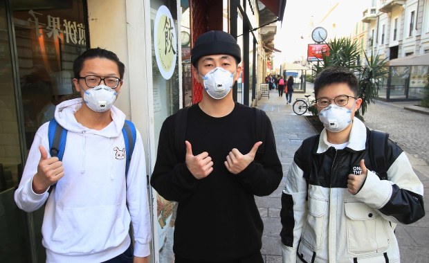 Koronawirus rozchodzi się jak... internetowe virale