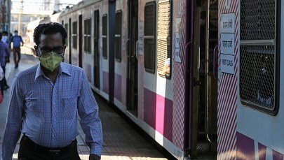 Koronawirus w Indiach: Władze stemplują osoby objęte kwarantanną