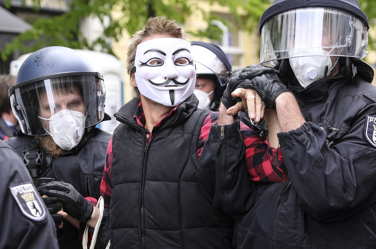 Koronawirus w Niemczech: Protest berlińczyków przeciwko obostrzeniom 