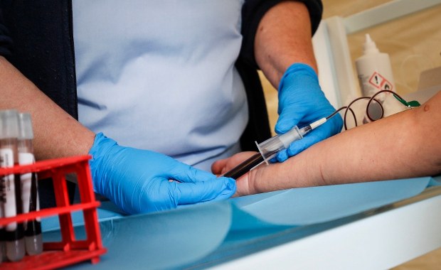 Koronawirus w Polsce: 416 nowych zachorowań, kolejne 10 osób nie żyje [AKTUALNE DANE]