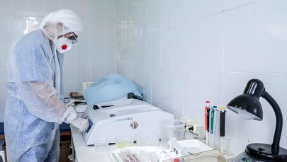 Koronawirus w Polsce. Duży wzrost zakażeń, 220 zgonów