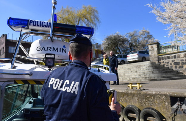 Koronawirus w Polsce. Policjanci Referatu Wodnego KMP w Szczecinie / 	Marcin Bielecki    /PAP